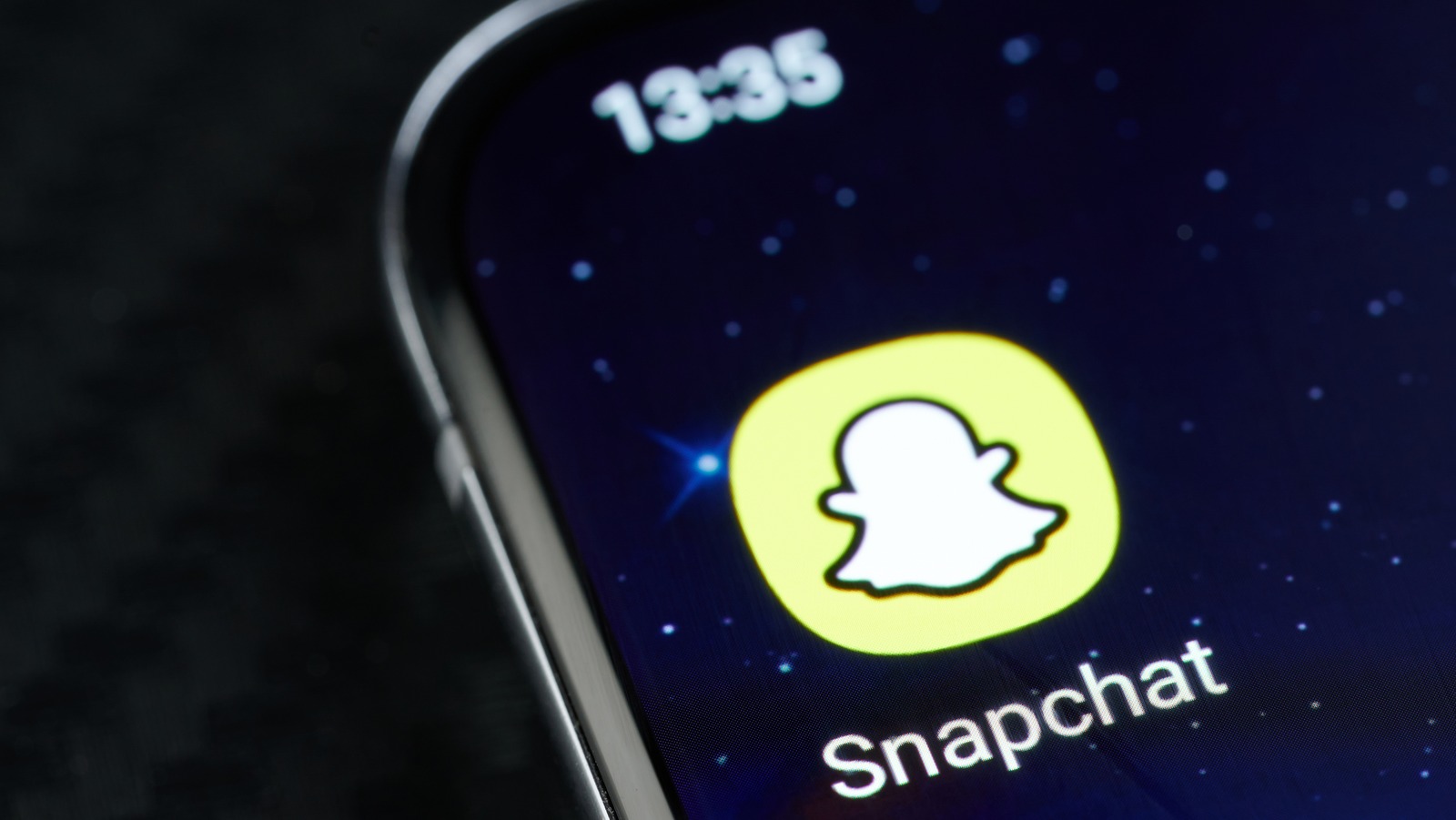 how to make a private story on snapchat